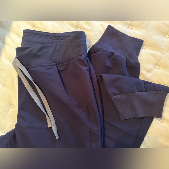 FIGS Scrubs - Zamora Jogger Pants - Technical Collection - Picture 7 of 10